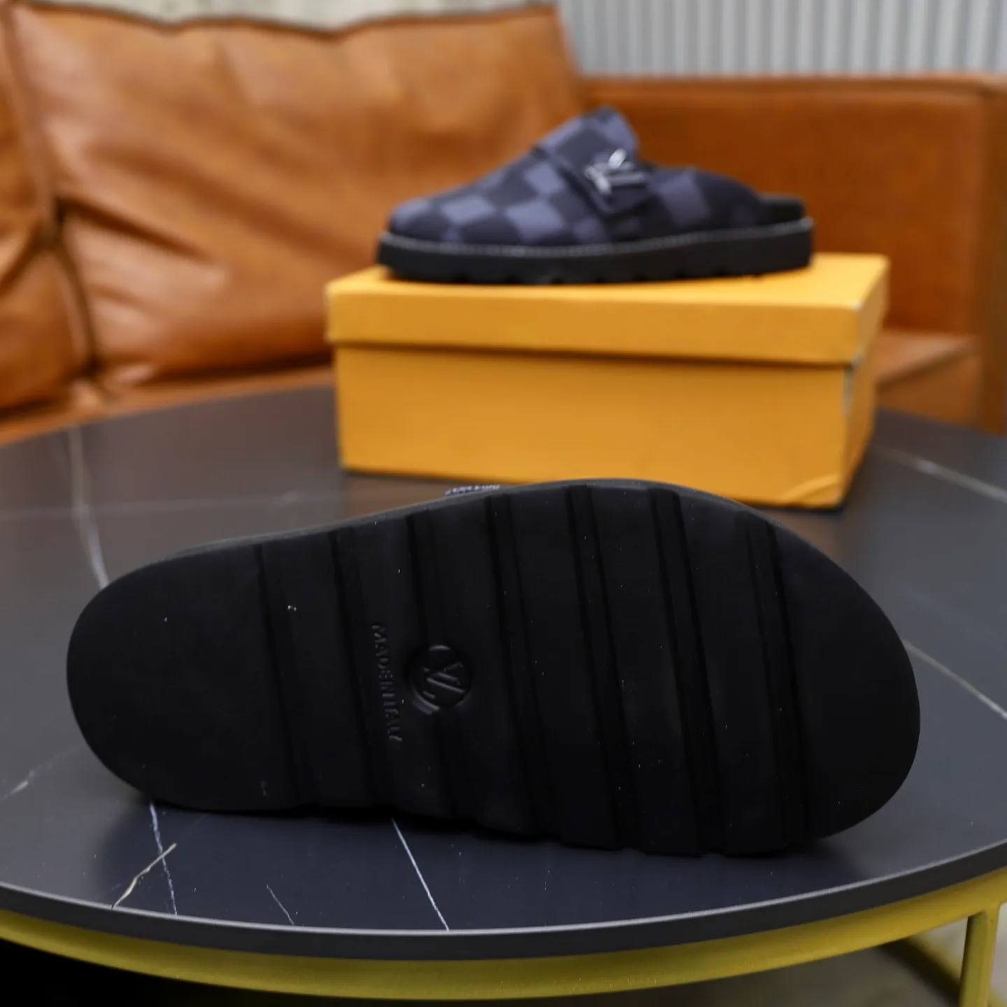 Ex-factory price 420💰 Lv. Popular men's slippers hot sale 🔥 🩴Official website one to one production 38-45 sizes 45 46 🉑️Customized!